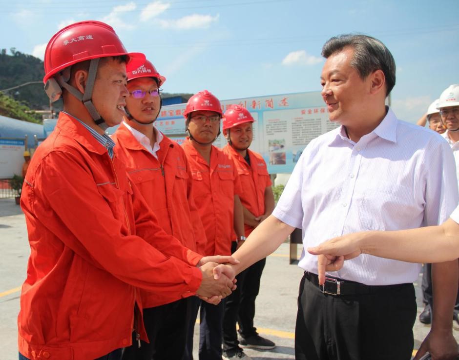 攀枝花市委書記賈瑞云到攀大高速公路TJ7分部項(xiàng)目調(diào)研