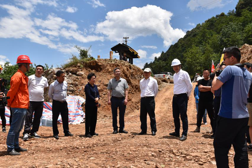 交通運輸部綜合規(guī)劃司副司長張大為一行深入S464一標項目調(diào)研脫貧攻堅段建設情況