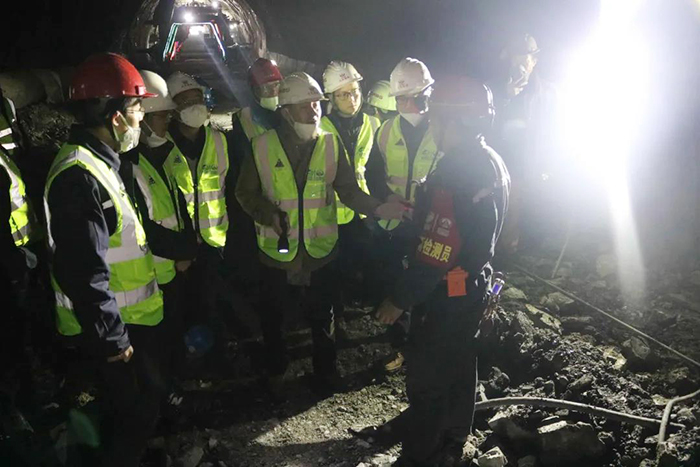 涼山州交通運(yùn)輸局黨組成員、副局長(zhǎng)楊華俊到G348線鹽源小高山隧道工程SG標(biāo)督導(dǎo)安全工作