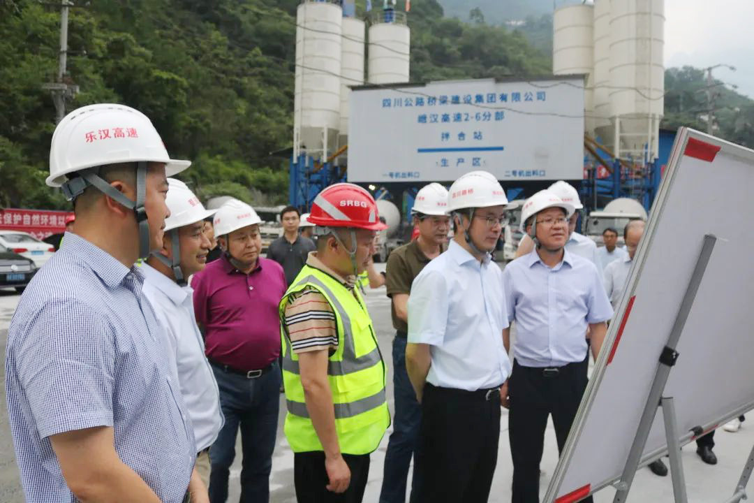 蜀道集團(tuán)黨委委員、紀(jì)委書記陳強(qiáng)赴峨漢高速2-6分部安全環(huán)保大檢查暨汛期專項(xiàng)檢查