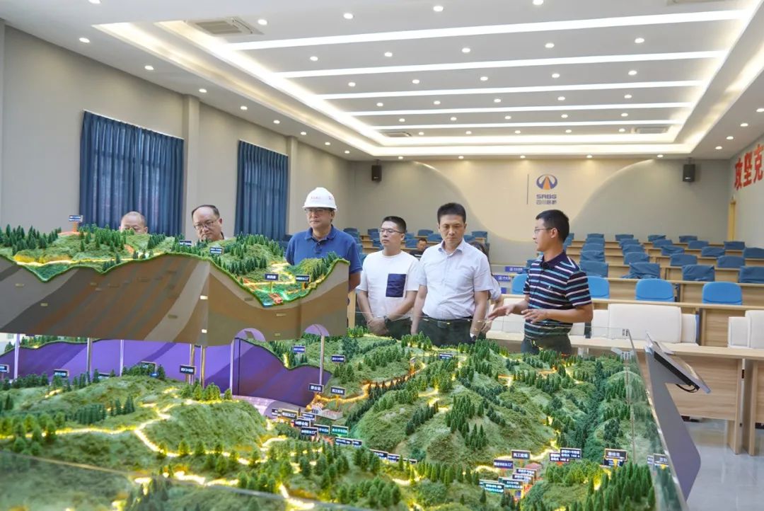 四川路橋黨委委員、紀委書記朱年紅到寧攀高速ZCB1-7/8分部檢查指導工作