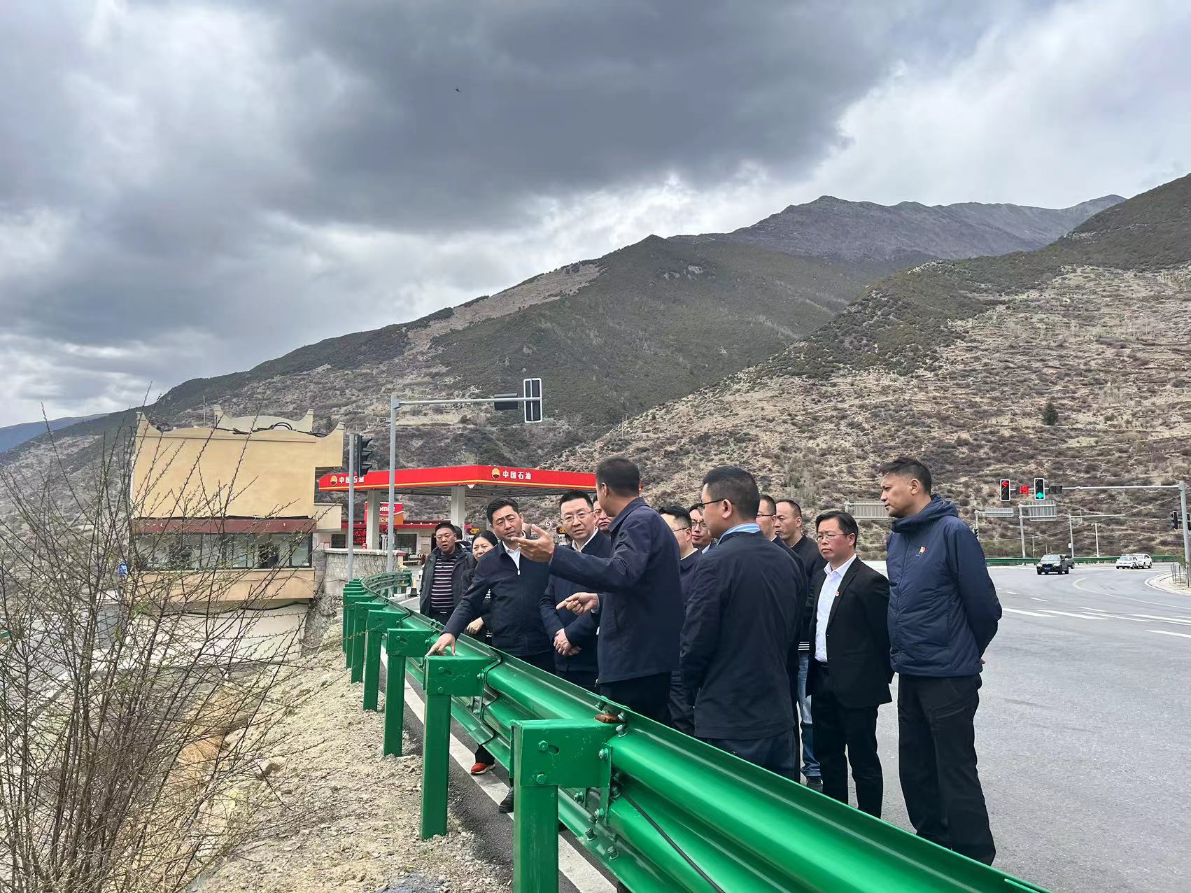 阿壩州委常委、州紀(jì)委書記、監(jiān)委主任袁震到都四山地軌道交通項(xiàng)目DSZH標(biāo)檢查指導(dǎo)工作