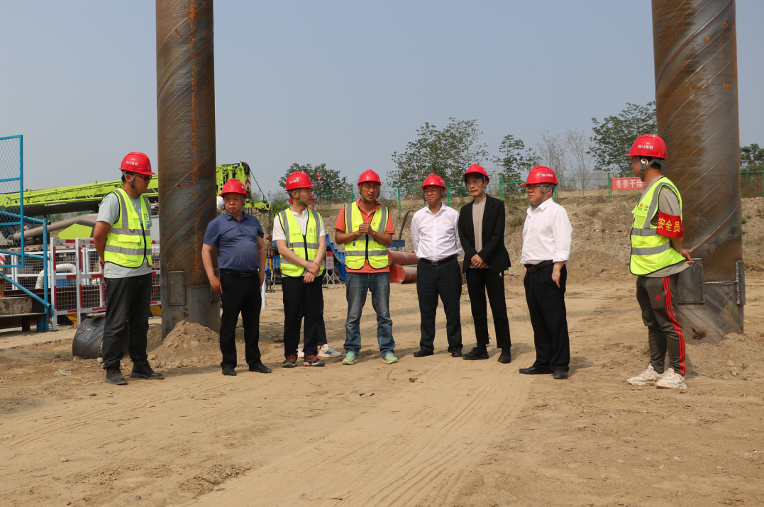 川交公司黨委委員、監(jiān)事會主席左孔海一行赴成德線土建5工區(qū)項目調研