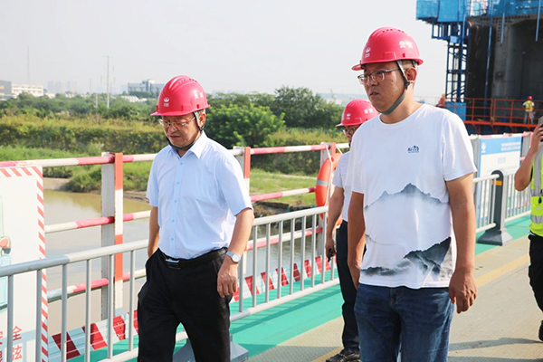 川交公司黨委委員、監(jiān)事會主席左孔海赴成德線土建5工區(qū)項(xiàng)目檢查指導(dǎo)工作