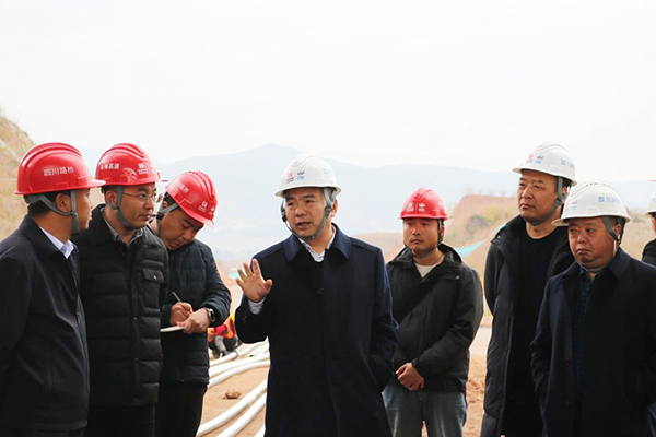 川交公司黨委書記、董事長杜江林赴會祿高速項目檢查指導工作