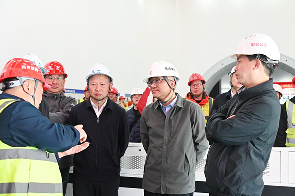 蜀道集團副總經(jīng)理蔣永林一行赴都四項目巴朗山隧道檢查指導工作