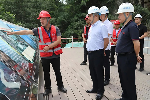 川交公司黨委書記、董事長杜江林赴鎮(zhèn)廣高速B4、B5項目檢查指導工作