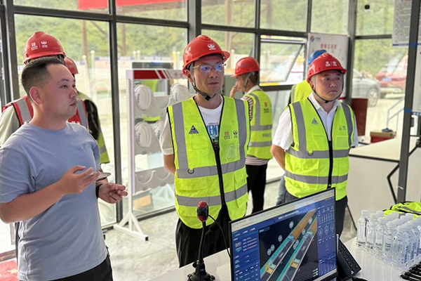 西香高速ZCB4總包部項目開展“青年大講堂”