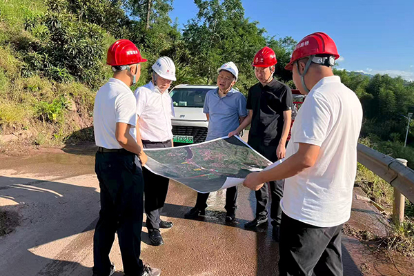 川交公司黨委書記、董事長(zhǎng)杜江林赴新宜TJ2標(biāo)項(xiàng)目檢查指導(dǎo)工作